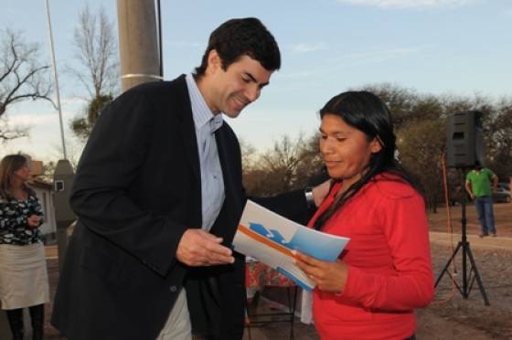 Urtubey entrega viviendas en La Viña
