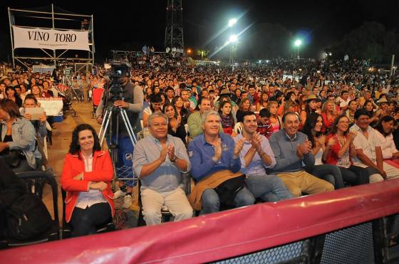 Miles de espectadores en la primera jornada del Festival del Poncho en Molinos