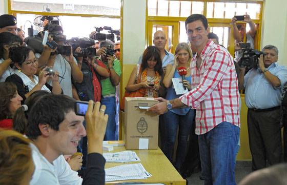 El gobernador Juan Manuel Urtubey emitió su voto y destacó la participación ciudadana