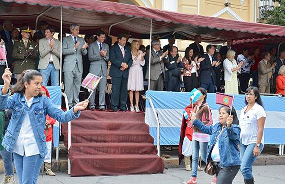 Desfile cívico militar. La ciudad de Salta conmemoró un nuevo aniversario de su fundación