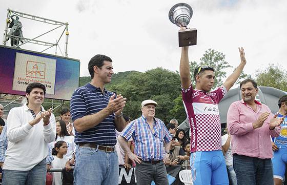 Urtubey entregó los premios a los ganadores de la Clásica 1 de Mayo