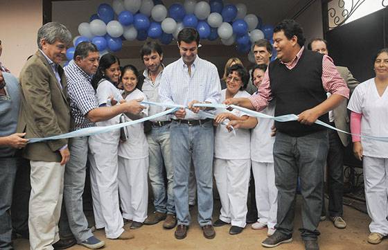 La Provincia inauguró la primera empresa social de Aguas Blancas y entregó una copia de la Ley que categoriza como municipio a la localidad