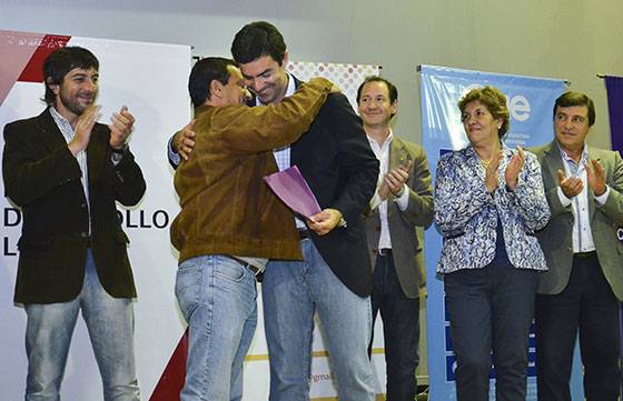 El Gobernador anunció el inicio de obras para instalar un tomógrafo y abrió las jornadas para emprendedores en Orán