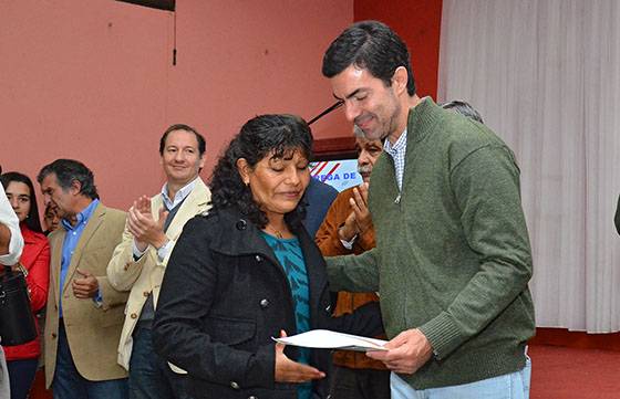 El gobernador Urtubey entregó 126 escrituras y recorrió la obra del Centro Cultural en General Güemes