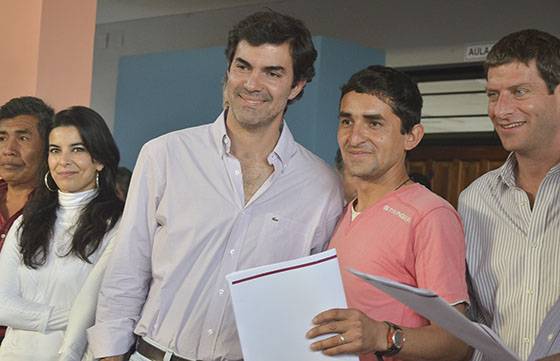 La Provincia entregó escrituras a familias criollas de los lotes 55 y 14