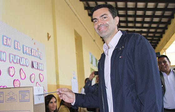 PASO: Urtubey emitió su voto y destacó la participación ciudadana en democracia
