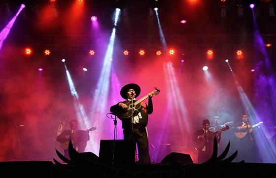 Miles de personas disfrutaron la primera noche del Festival de la Tradición Calchaquí