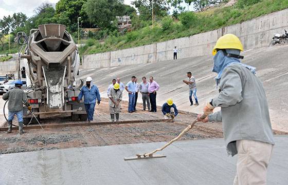 El Gobernador recorrió obras de agua y saneamiento en Tartagal