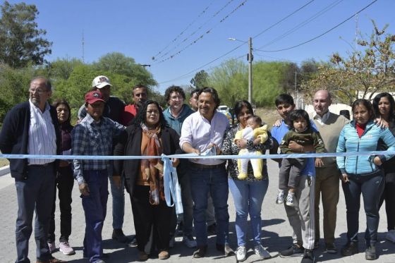 El acceso a Cobos está completamente adoquinado: Sáenz inauguró la obra