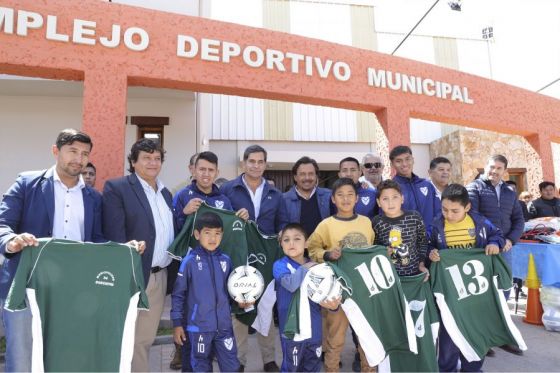 Guachipas: Sáenz inauguró nueva infraestructura deportiva y el canchón municipal
