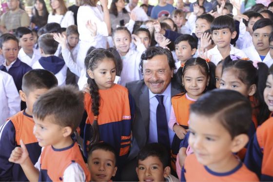Más de 470 mil alumnos iniciaron hoy las clases en Salta: Sáenz abrió el ciclo lectivo 2023