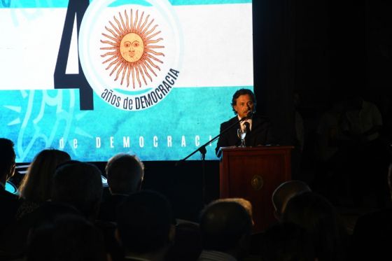 A 40 años de la democracia: Gustavo Sáenz presidió los homenajes en la Legislatura salteña