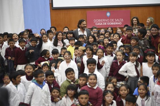 Sáenz entregó más de 250 mil manuales escolares: “La educación y salud pública son dos valores irrenunciables”