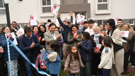 Sáenz entregó 48 departamentos financiados por la Provincia y ya superó las 4.500 viviendas adjudicadas