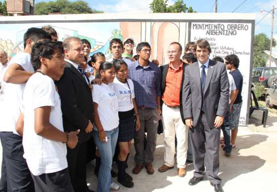 Jóvenes cerrillanos homenajean con un mural al ex gobernador Ragone