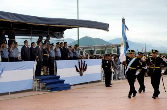 “Están en formación más de 100 salteños que quieren ser policías”, dijo Kosiner al inaugurar el ciclo lectivo 2011 de la Escuela de Cadetes