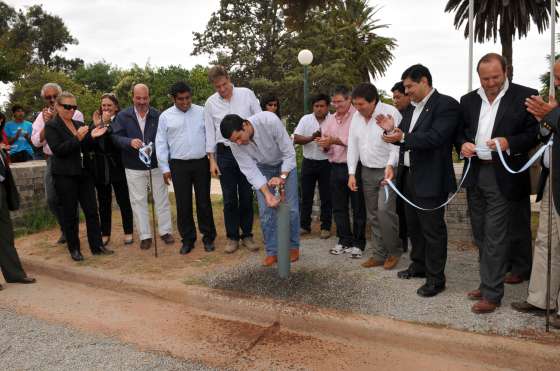 El Gobierno inauguró en La Viña la red de agua potable, un Centro Integrador Comunitario y  entregó móviles