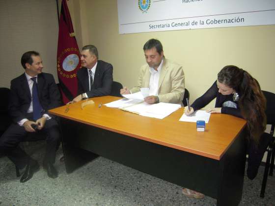 Se realizó la apertura de sobres para la compra de tractores destinados a pequeños productores