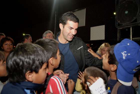 “Nuestro gran desafío es darles a nuestros hijos la posibilidad de un futuro mejor”, dijo Urtubey al inaugurar un playón deportivo en la capital