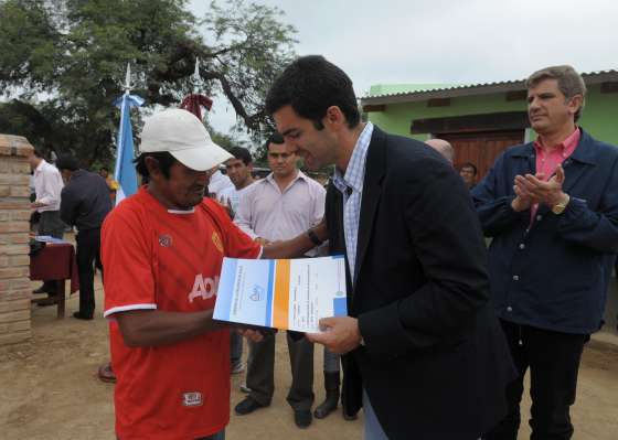 Urtubey entregó viviendas para aborígenes en La Unión