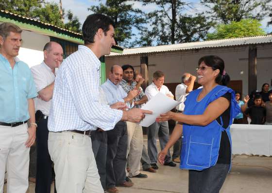 Después de años de espera familias de General Mosconi recibieron la escritura de sus tierras