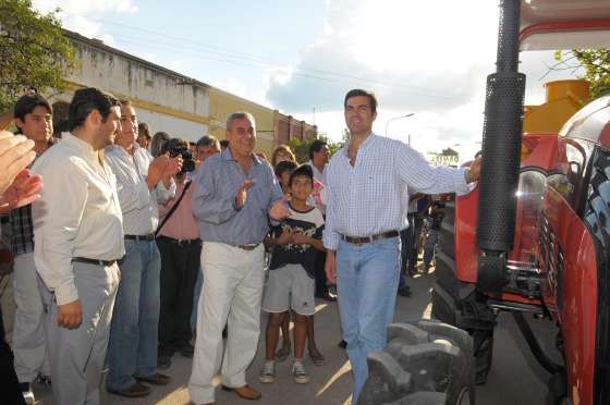 La Provincia entregó maquinarias al municipio de El Galpón
