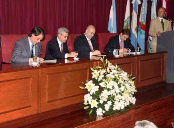 Firman convenio para evaluar la implementación del Voto Electrónico