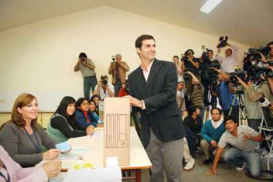El gobernador Urtubey votó mediante el sistema electrónico en las elecciones provinciales