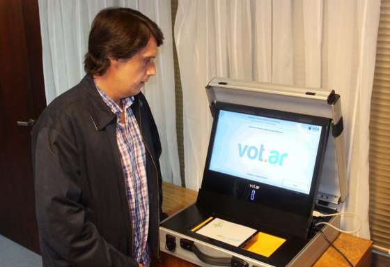 Exitosa implementación del voto electrónico en Salta.