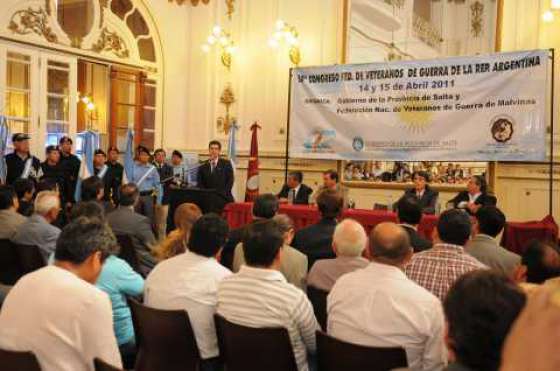 “Desde el Gobierno de la Provincia los instamos a seguir ocupando espacios en la sociedad”, dijo Urtubey a veteranos de Guerra