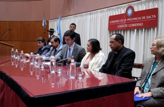 “Es fundamental la formación continua  de los agentes del Estado  y la regularización de su situación laboral” dijo Urtubey