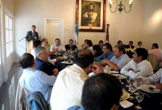 “Debemos seguir trabajando juntos para cumplir con todos los salteños” dijo Urtubey a  los intendentes