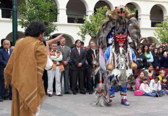 Autoridades provinciales participaron de la celebración del Día Americano del Indio