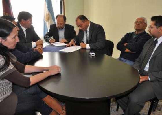 Se firmó el contrato para la ejecución de la primera etapa del Parque Urbano Bicentenario