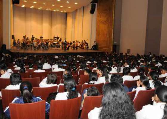 Entusiasta participación de los niños en el primer concierto didáctico de la Sinfónica