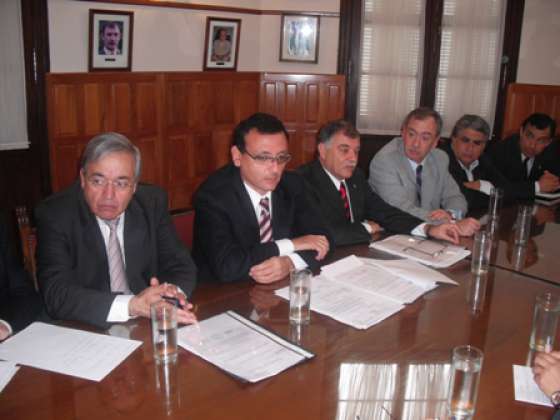 El ministro de Salud se reunió con diputados en el Palacio Legislativo