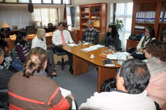 Funcionarios y técnicos trabajan para la aplicación en Salta del Decreto 278