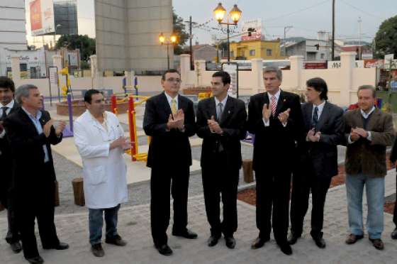 El gobernador Urtubey inauguró la Plaza de la Salud