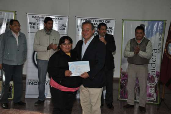 Entregaron certificados de capacitación en La Caldera y Vaqueros