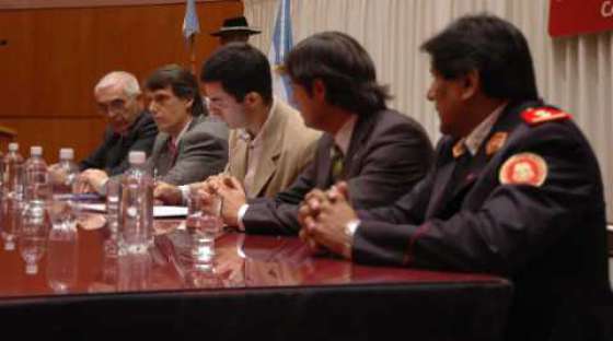 La Provincia subsidiará la compra de autobombas para cuerpos de bomberos voluntarios de diez municipios