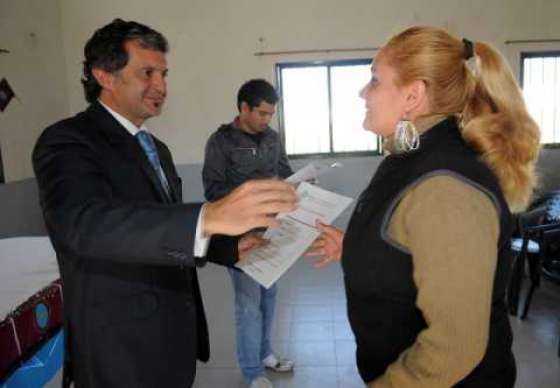 Entregaron escrituras a vecinos de Capital