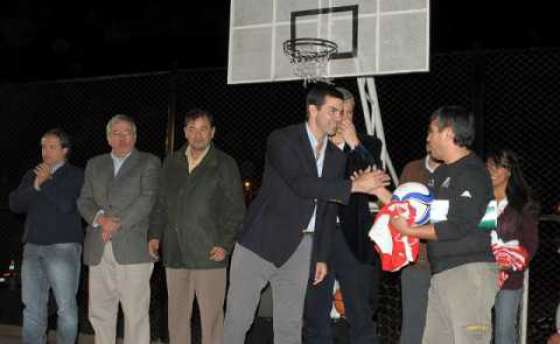 El barrio Portal de Güemes cuenta con su propio playón deportivo