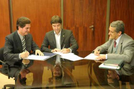 Convenio para capacitar al personal de la Administración Pública Provincial