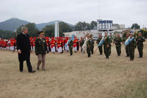 Zottos encabezó la celebración por el Día del Ejército