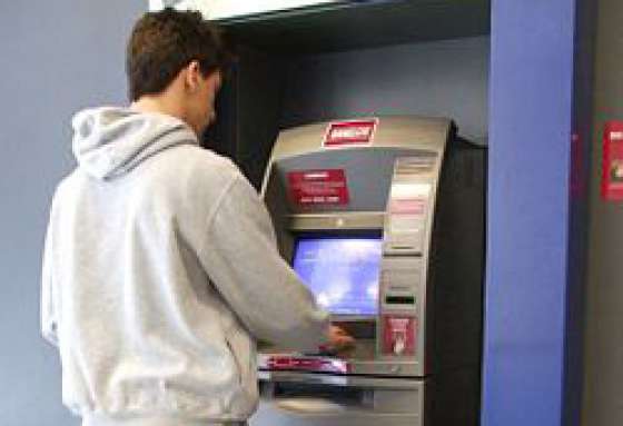 Mañana se inicia el pago del sueldo de mayo a la Administración Pública provincial