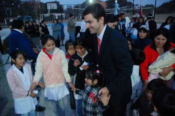 El Gobernador Urtubey inauguró un nuevo playón deportivo en Villa Esmeralda