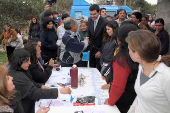 “Queremos acercar el Estado cada vez más a la gente” dijo Urtubey en su visita al móvil de Documentación Rápida