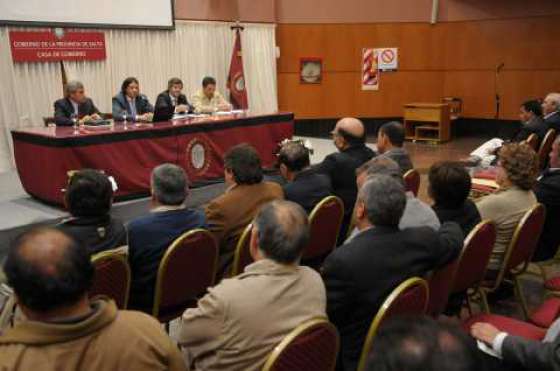 Parodi analizó con intendentes salteños la situación financiera y la proyección 2011