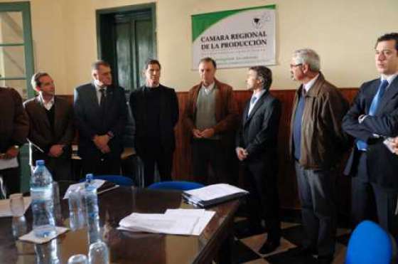 Entregaron subsidios a la Asociación de Consorcios de Usuarios de Aguas Públicas