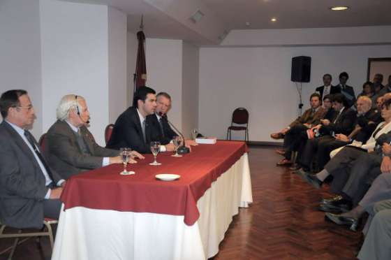 El Gobernador asistió a la presentación del libro de Julio González